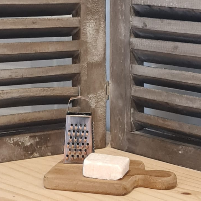 shape2you-amberblokje-met-mini-rasp-en-houten-plankje
